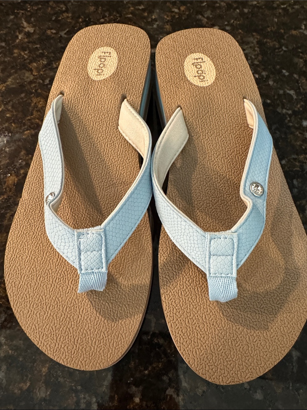 Floopi Lola Women's Pale Blue Thong Sandals sz 8 new/never worn
